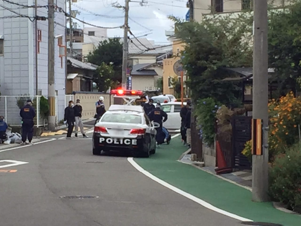 豊中市 朝の住宅地が騒然 熊野町 で女性がハンマーのような物で殴られる事件が発生 事件後の現場にはメデイアが多数押しかけていました 号外net 豊中市