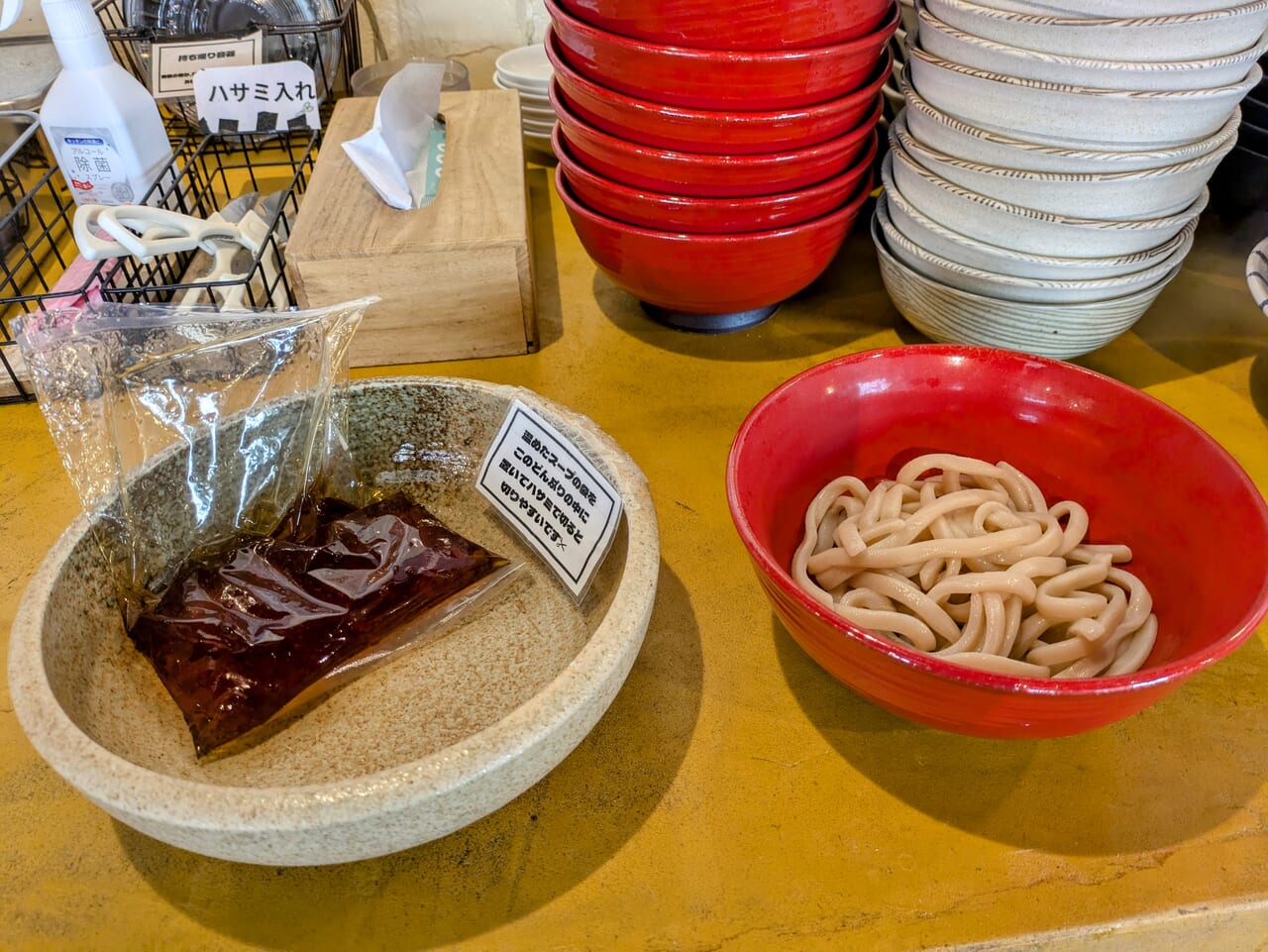 麺とつゆ開封用の器