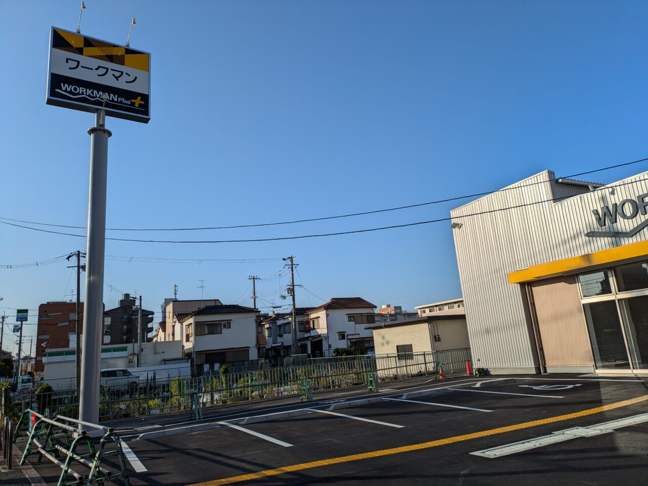 「WORKMAN Plus豊中浜店」駐車場