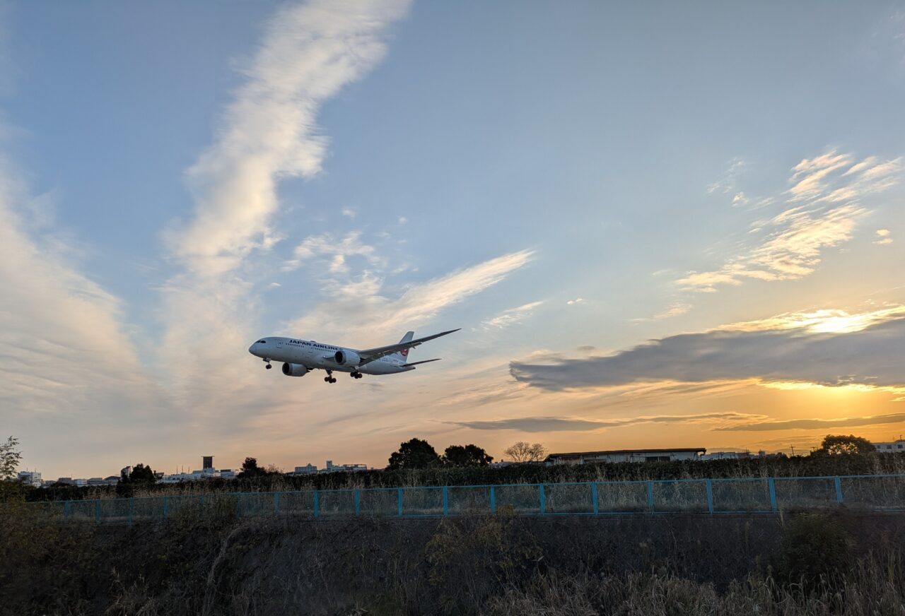 千里川土手　朝日と飛行機着陸