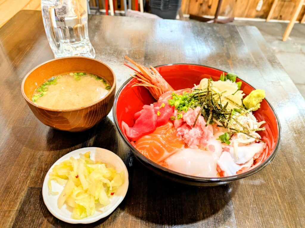 いさむ　ランチ　海鮮丼