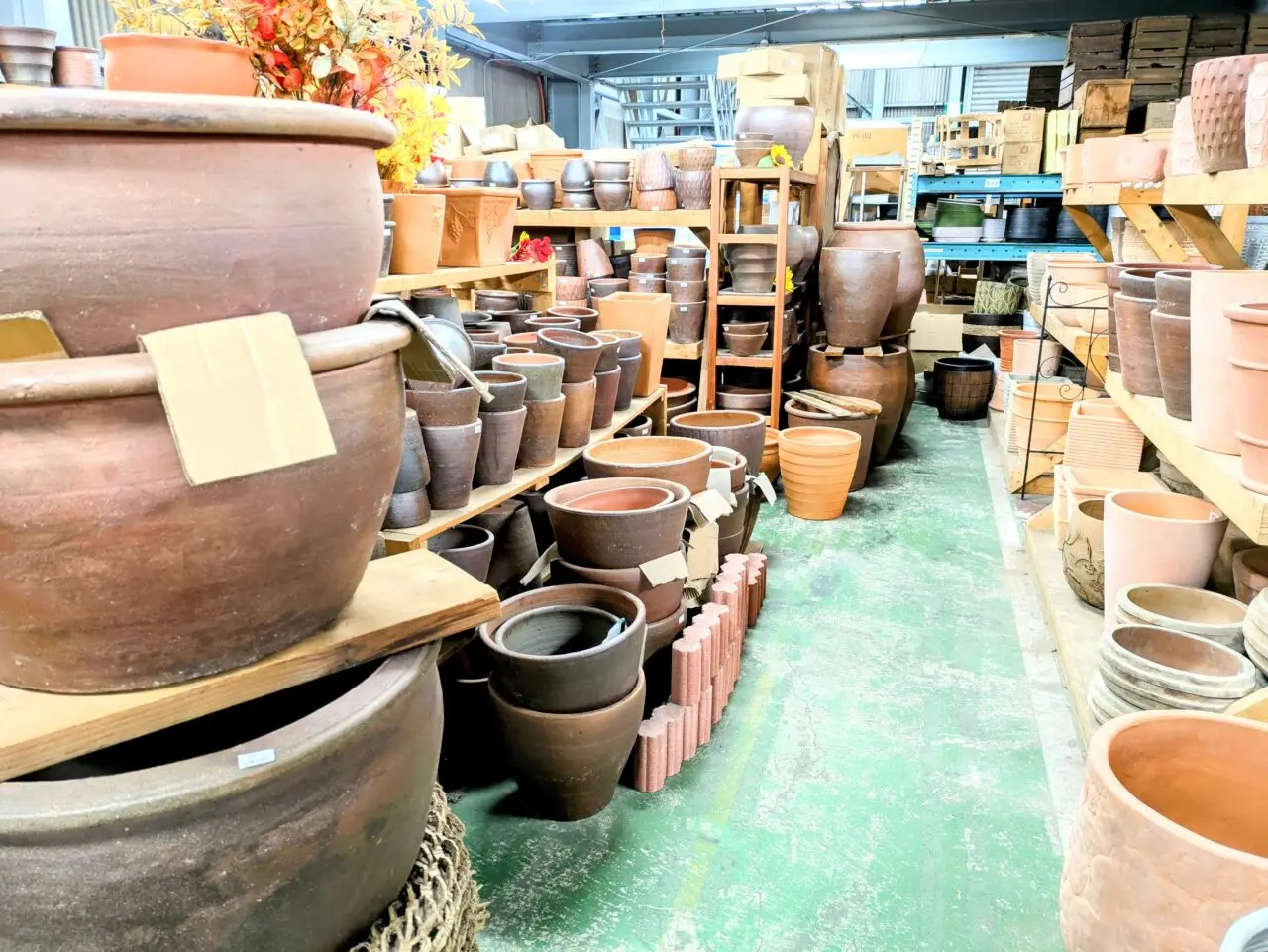 園芸用品問屋「NOAH」大きな植木鉢