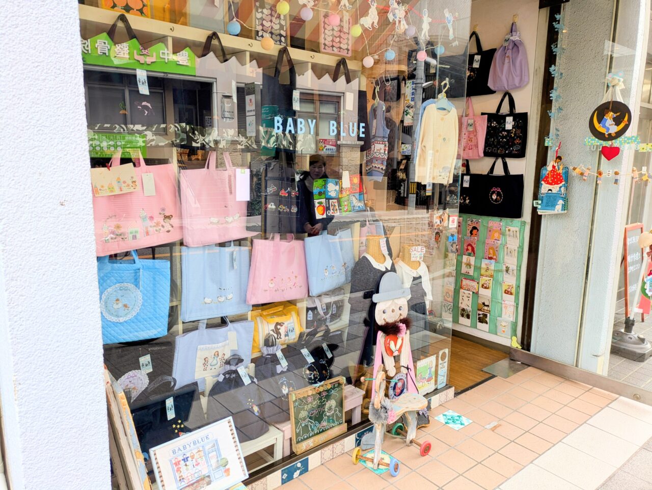 「BABY BLUE」店舗前