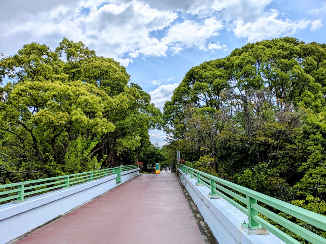 千里中央公園　こぼれび通りからの入り口
