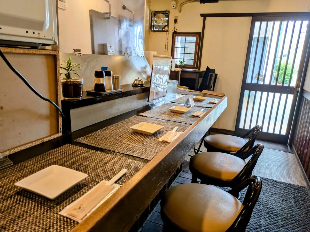 アガリ3ハロン店内