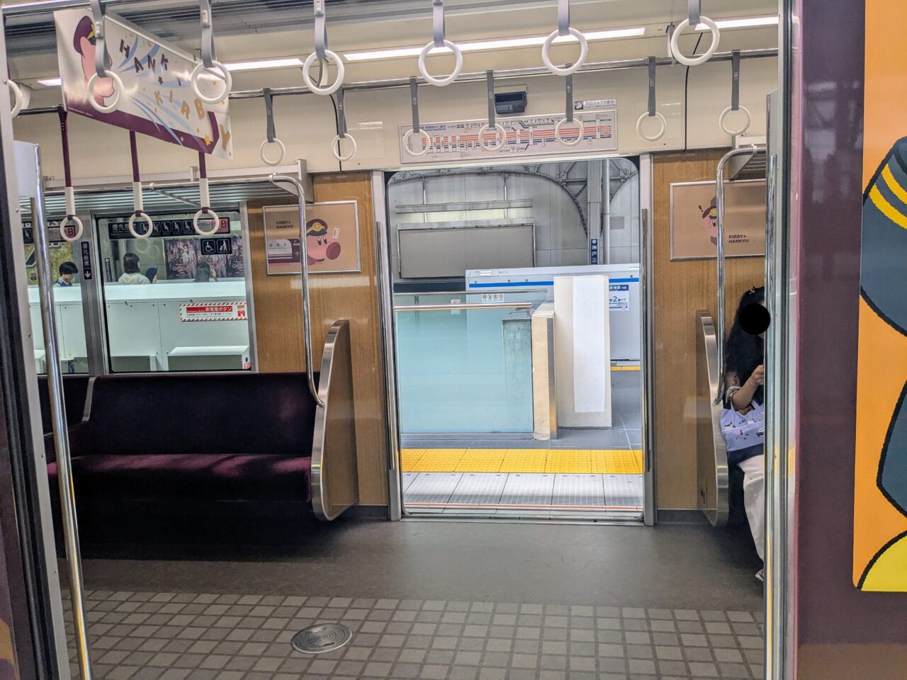 星のカービィ×阪急電車「カービィ号」車内