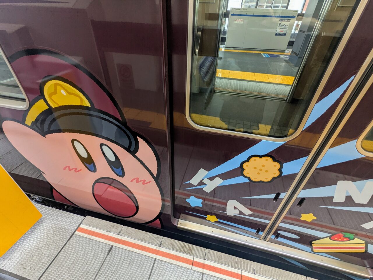 星のカービィ×阪急電車「カービィ号」ラッピング