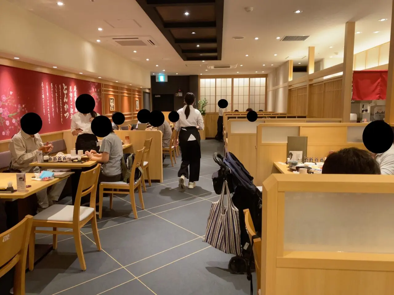 とんかつ神楽坂さくら豊中庄内店内装
