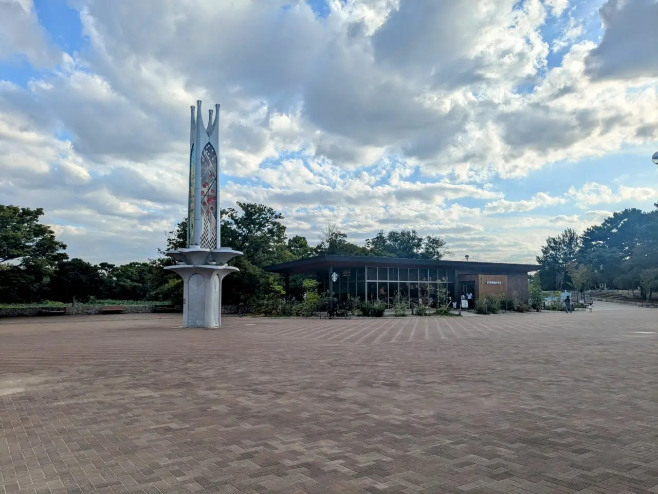 服部緑地西中央広場