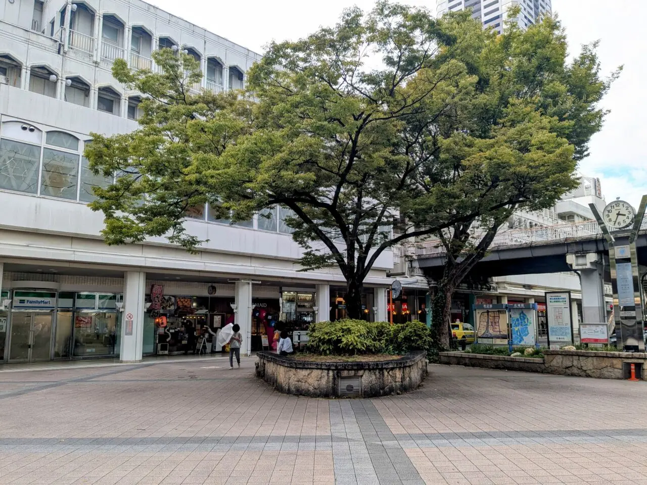 千里中央駅東側の広場