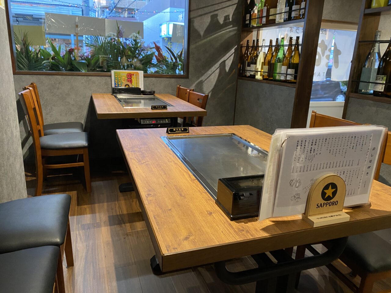 鉄板はうすたなぼたテーブル席