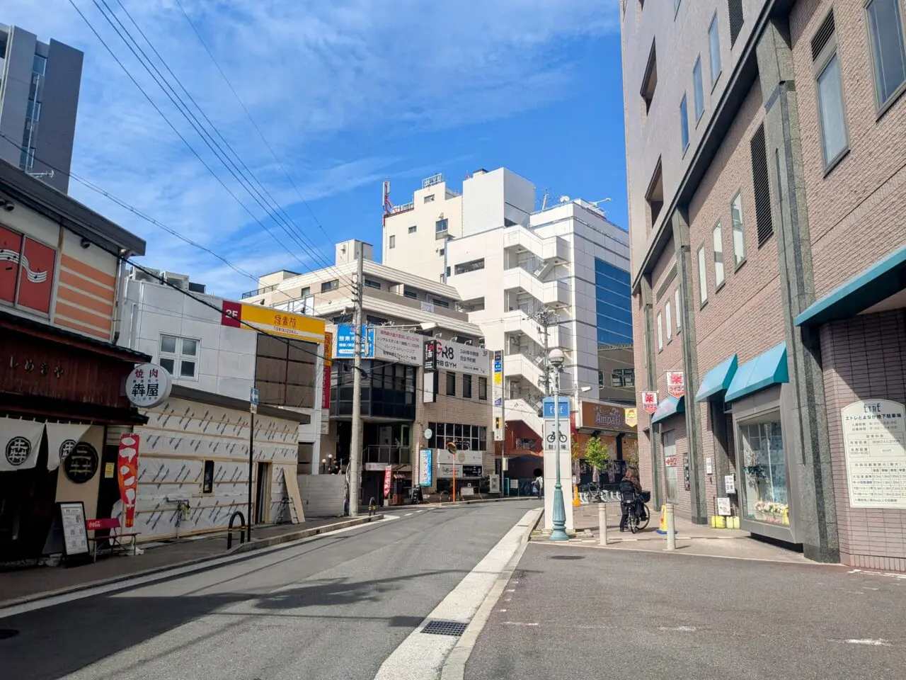 エトレ豊中駐車場入口前