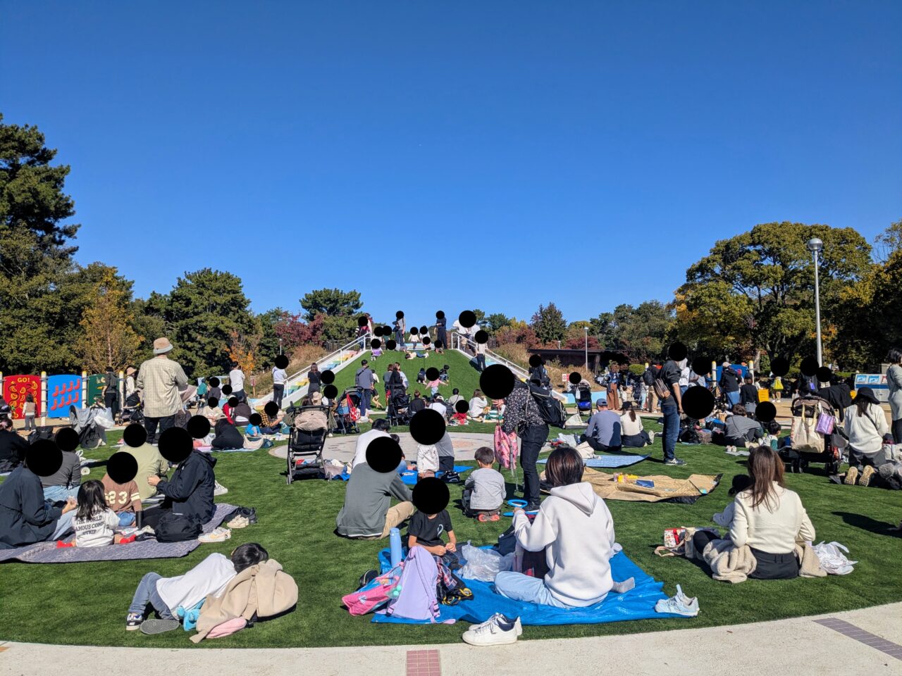 服部緑地こどもの楽園芝生広場