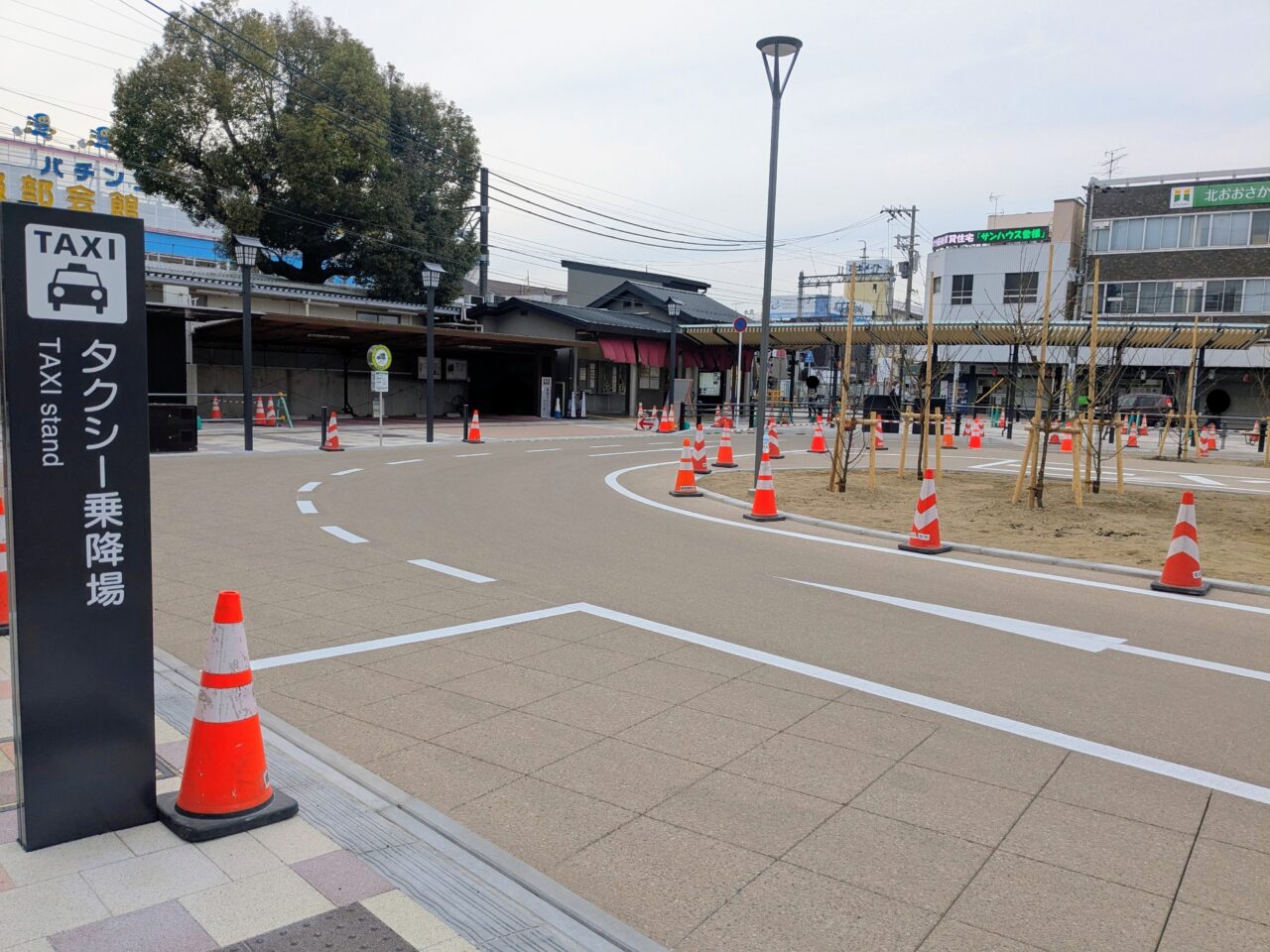 服部天神駅前広場