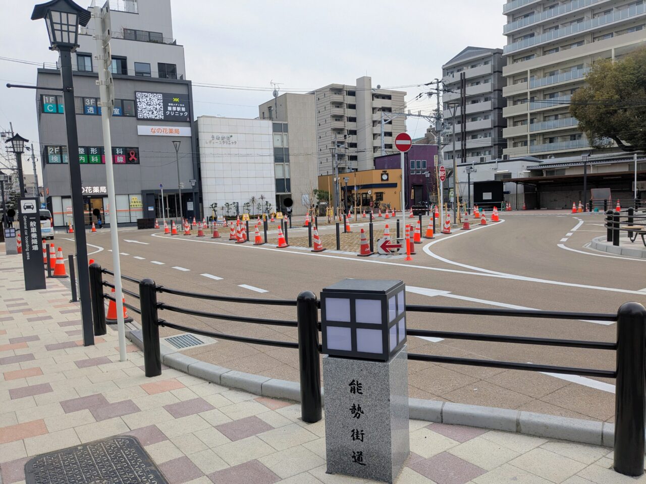 服部天神駅前広場